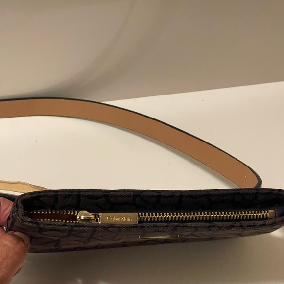 Calvin Klein gorgeous belt bag in very good condition. Adjustable straps. - Picture 13 of 13